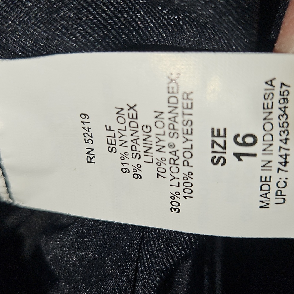 Chaps Swimsuit. NWT - Picture 6 of 6